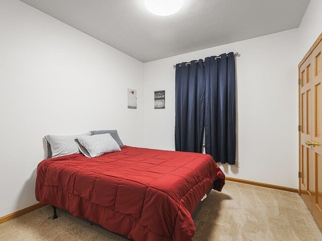 Building Photo - 251 Ashbourne Dr