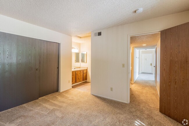 Building Photo - Hurry in and ask about our limited Specials!!