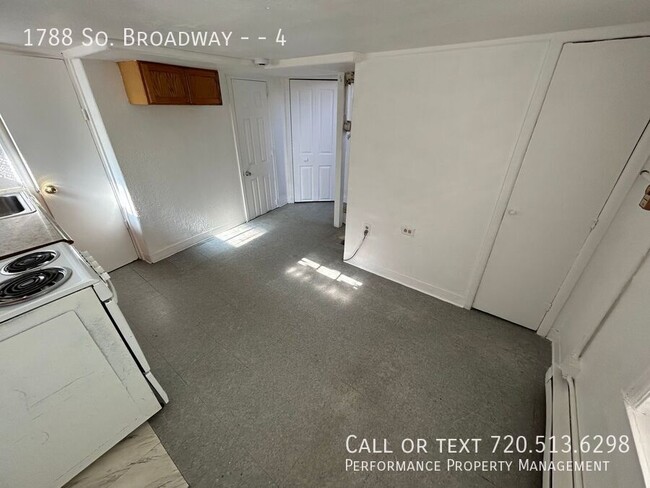 Building Photo - Perfect and Cozy on S Broadway Available f...