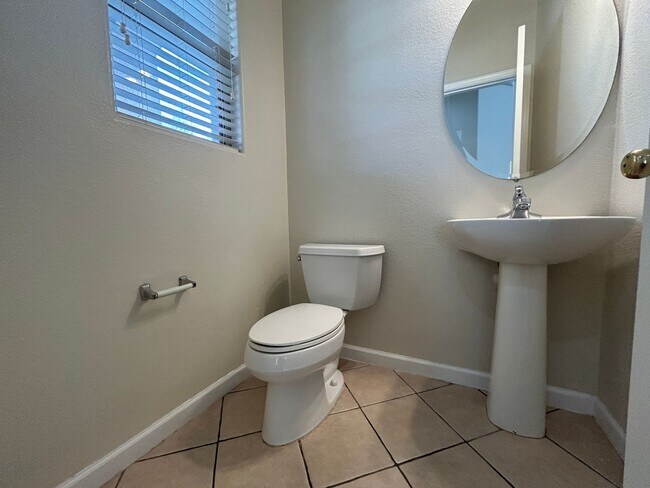 Building Photo - 18529 W Mariposa Dr