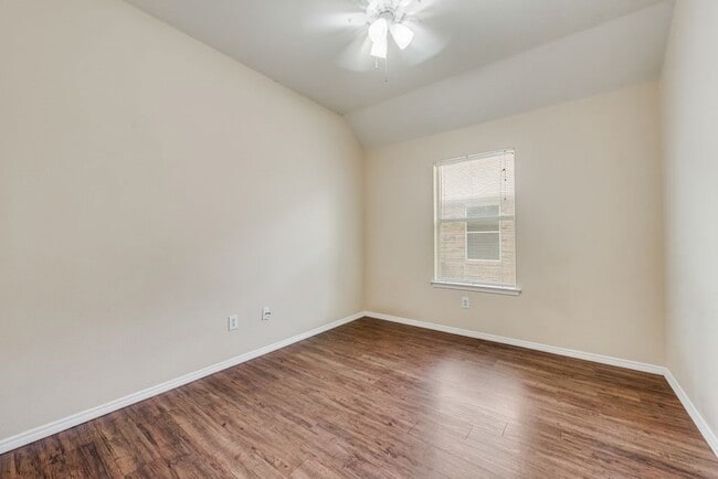Building Photo - 105 Shadybrook Dr