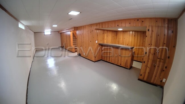 Building Photo - 214 24th St NW