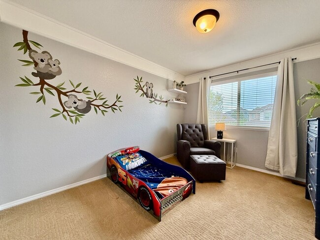 Building Photo - Stunning 4-Bedroom Home with Loft and Fini...