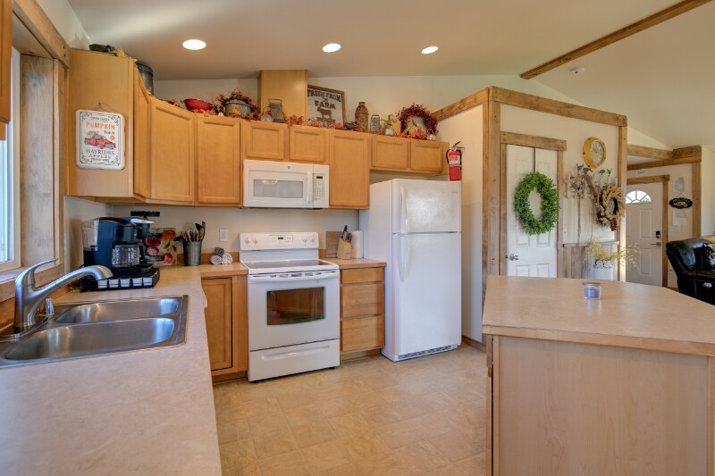 Building Photo - 594 SR 6