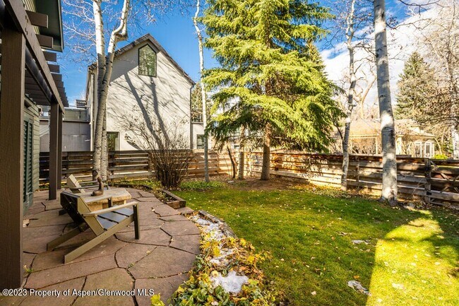 Building Photo - 114 E Bleeker St