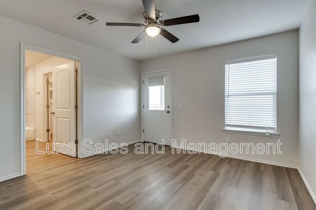 Building Photo - 10809 NW 119th St