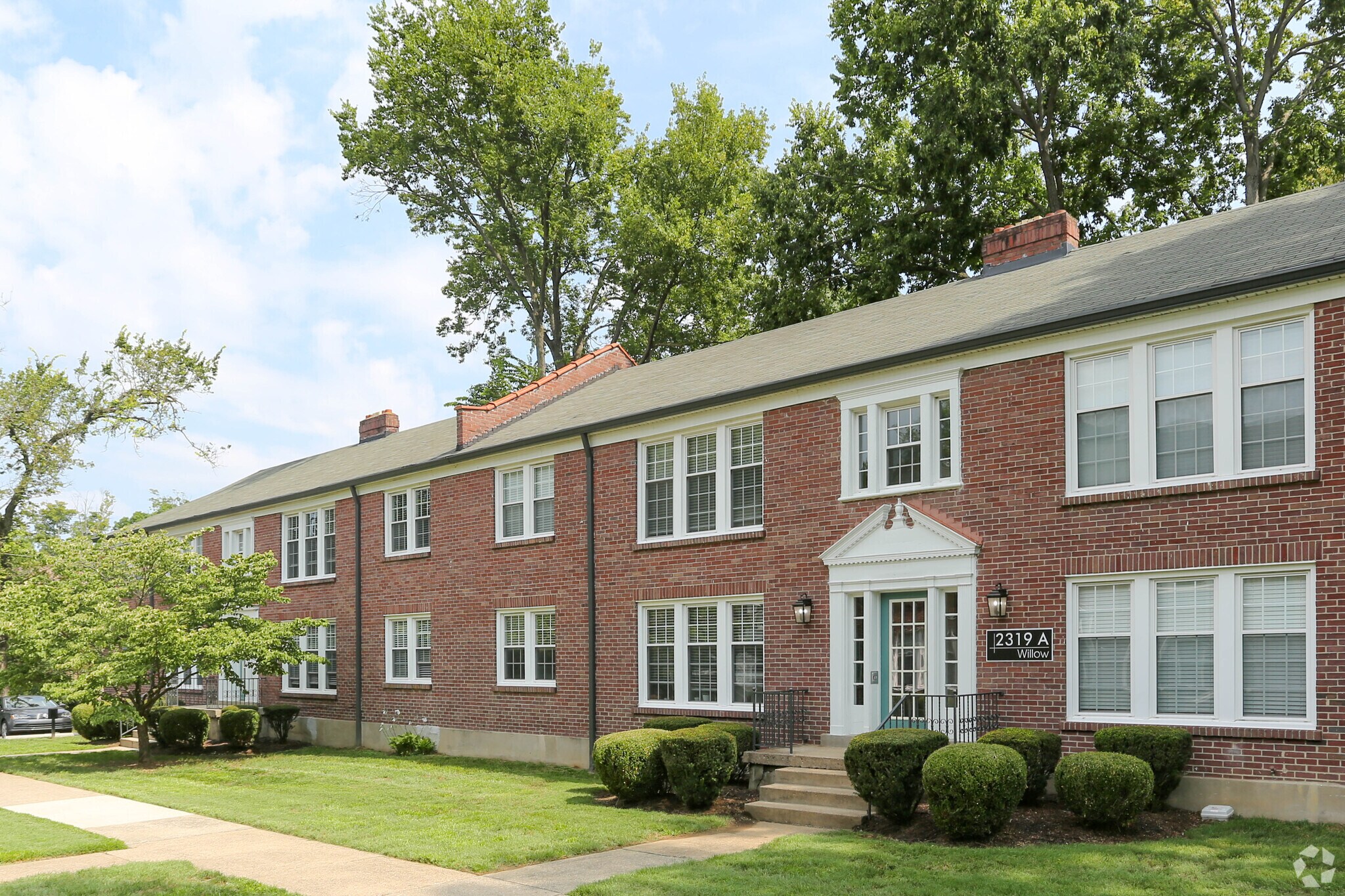 Building Photo - Avenue Willow Apartment Homes