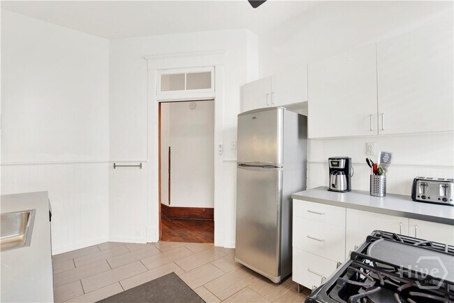 Building Photo - 118 W Waldburg St