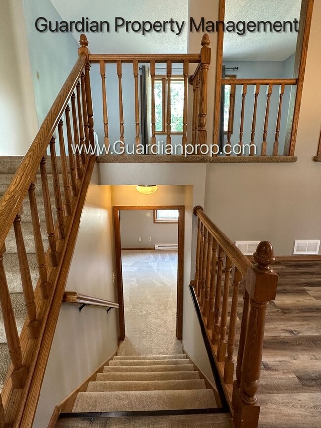 Building Photo - Eden Prairie Single Family Home, 2 Car Garage, Large Fenced Back Yard, September/October Move in