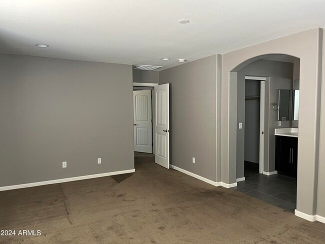 Building Photo - 1360 S Ponderosa Dr