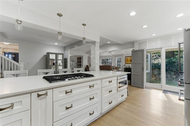 Building Photo - 302 Hascall Rd NW