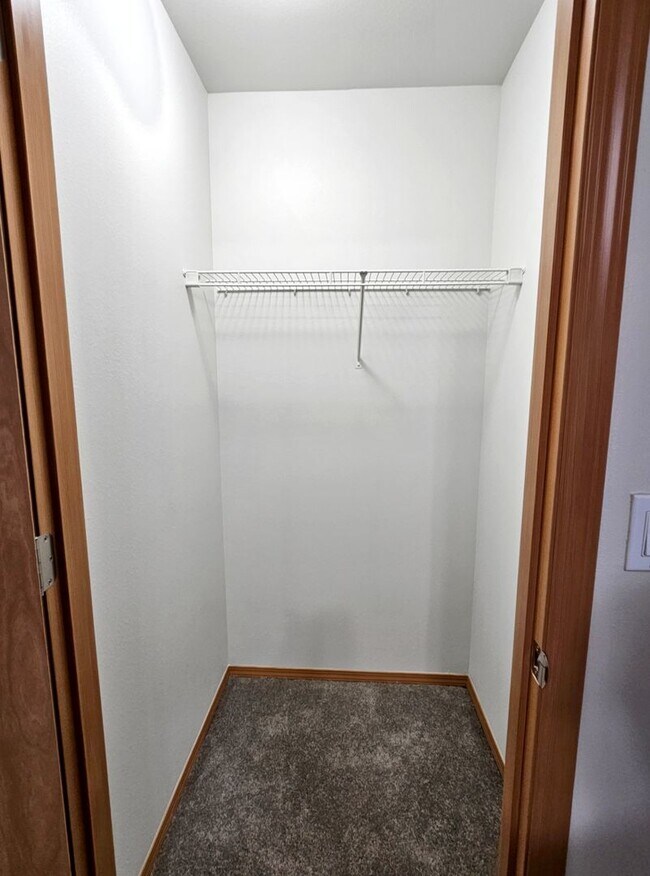 Building Photo - Open, One-Level Living- 4 Bedroom, 2.5 Bath Richland Home with Spacious Backyard