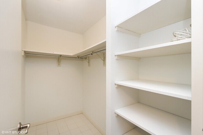 Building Photo - 211 E Ohio St