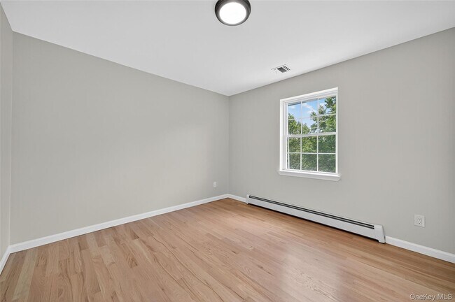 Building Photo - 18 Fordham Ln