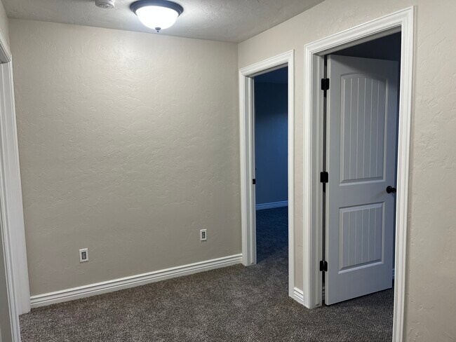 Building Photo - 3700 Merlin Dr