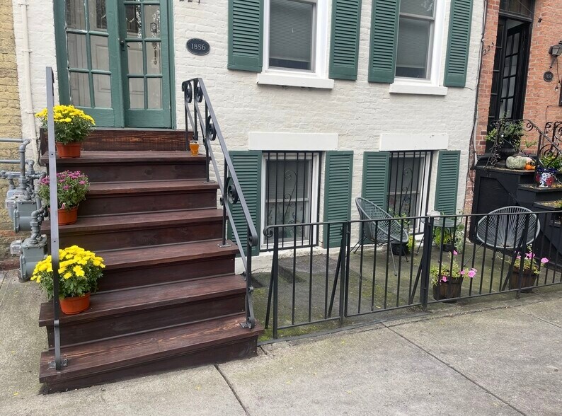 Primary Photo - 227 Jay St