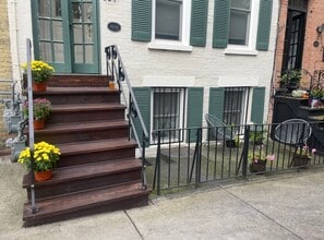 Building Photo - 227 Jay St