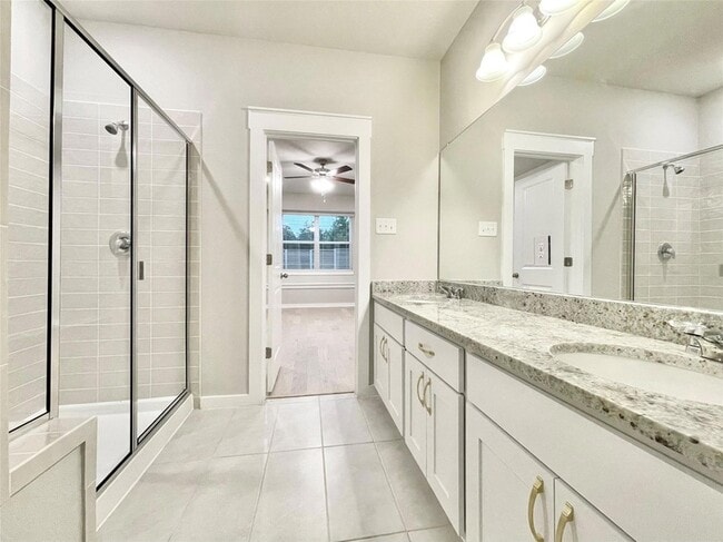 Building Photo - 2415 Lakey Cv