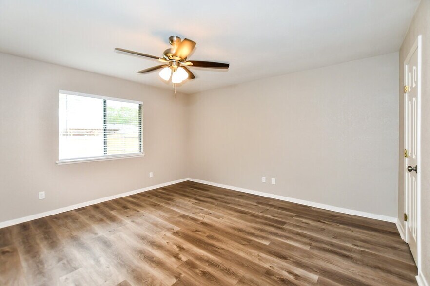 Building Photo - 514 Woodcrest Way