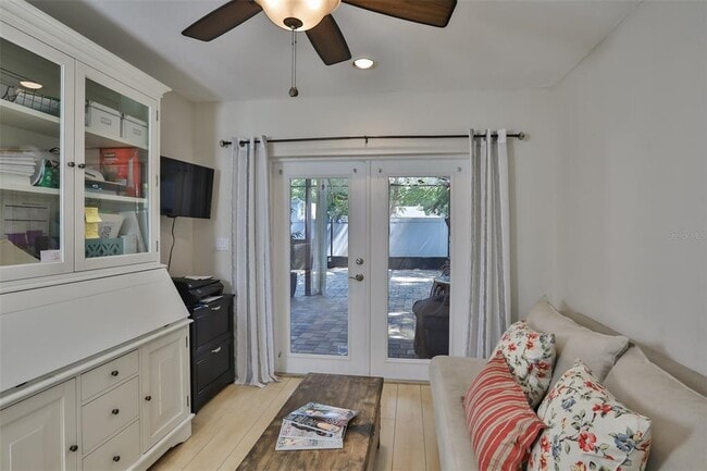 Building Photo - 3315 W Harbor View Ave