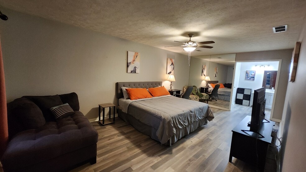 Building Photo - 4360 Elegance Dr