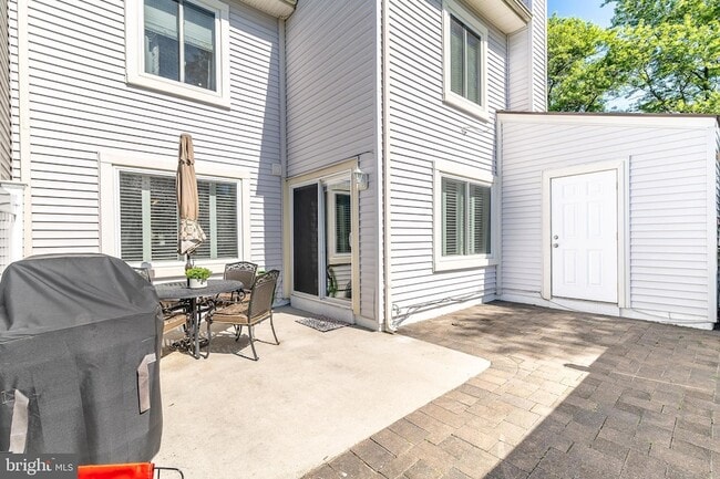 Building Photo - 251 Fir Tree Ct