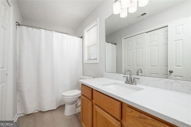 Building Photo - 211 Daventry Way