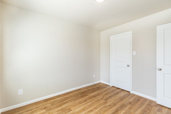 Building Photo - 231 Park Place Cir