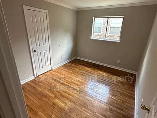 Building Photo - 1657 18th Way SW