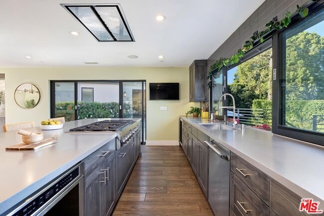 Building Photo - 2841 Montcalm Ave