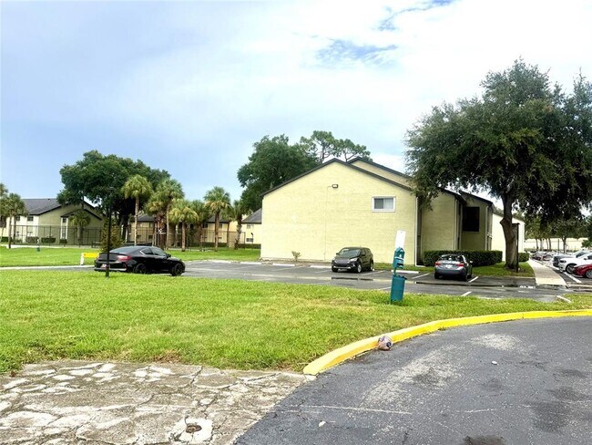 Building Photo - 926 N Lake Destiny Rd