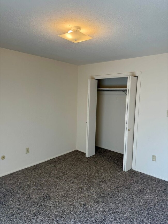 Building Photo - General Marshall St (308)