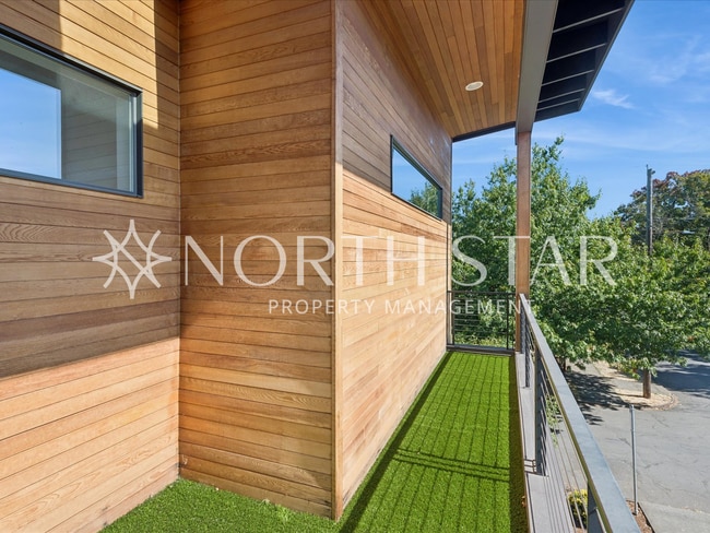 Building Photo - Contemporary Stunner in North East Portland