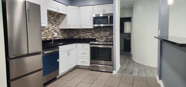 Building Photo - 2300 Beau Monde Ln