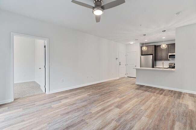 Building Photo - 565 W Lehigh St