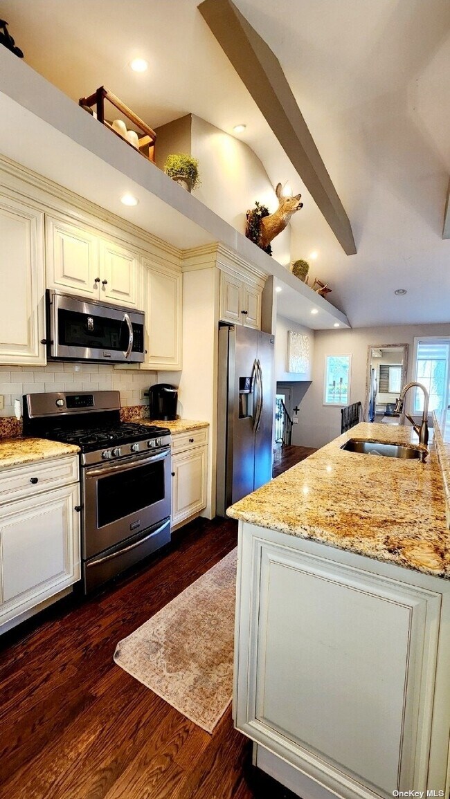 Building Photo - 350 Linden St