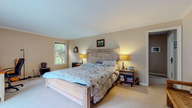 Building Photo - Beautiful Colonial Cape with Fireplace, De...