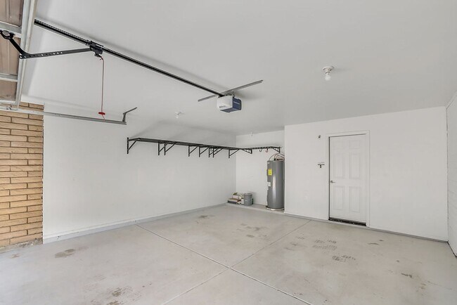 Building Photo - Gorgeous 4-Bedroom Home in Prime 85254 Loc...