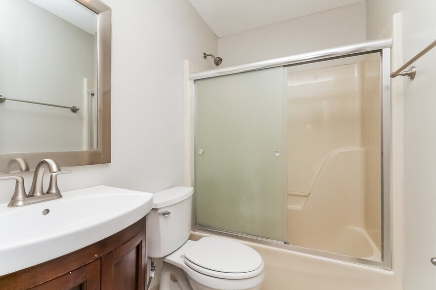 Building Photo - 8432 Creek Front Dr