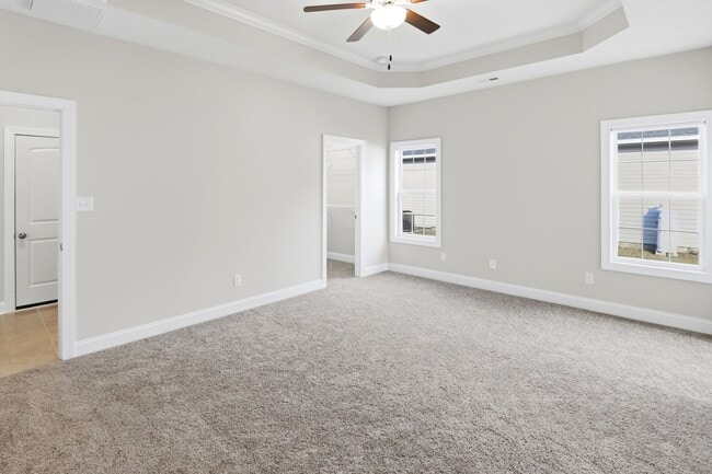 Building Photo - Spacious Living in Stateside – Comfort, Style & Convenience!