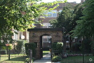 Building Photo - East Edgewater Two Bedroom