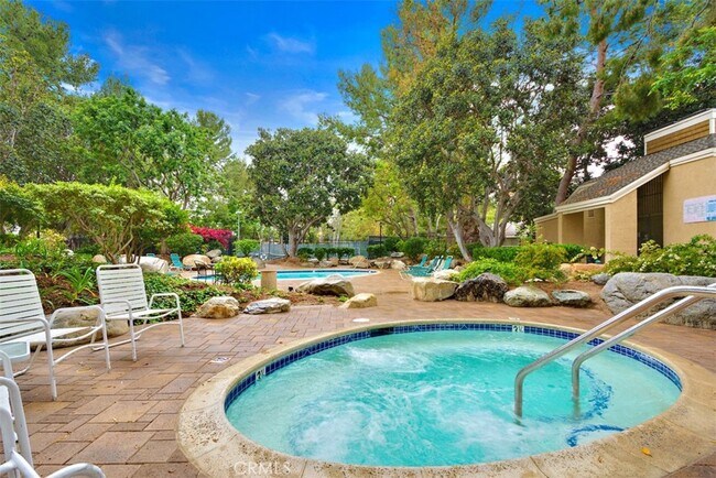 Building Photo - 80 Lakepines-