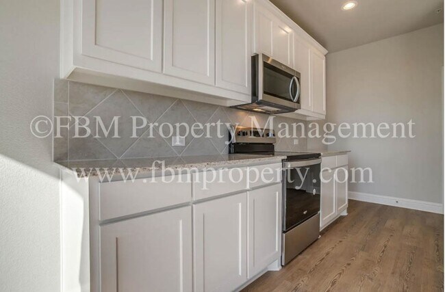 Building Photo - 2109 Layla Dr