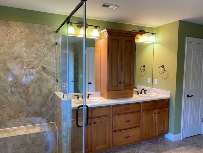 Building Photo - 1352 Legendary Ln