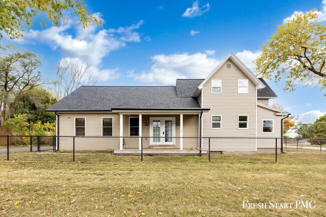 Building Photo - Spacious 4-Bedroom Home with Modern Style & Flexible Spaces