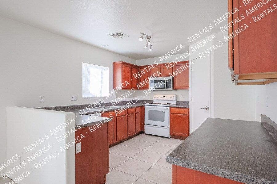 Building Photo - 17747 W Ventura St