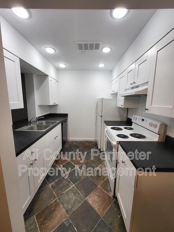 Building Photo - 3083 Colonial Way