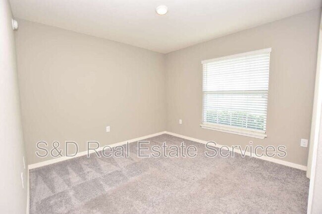 Building Photo - 749 Daphne Dr