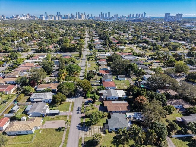 Building Photo - 1624 NE 175th St