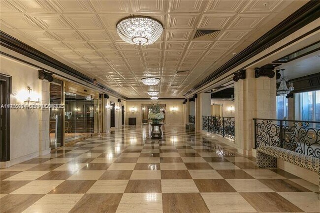 Building Photo - 2030 S Ocean Dr